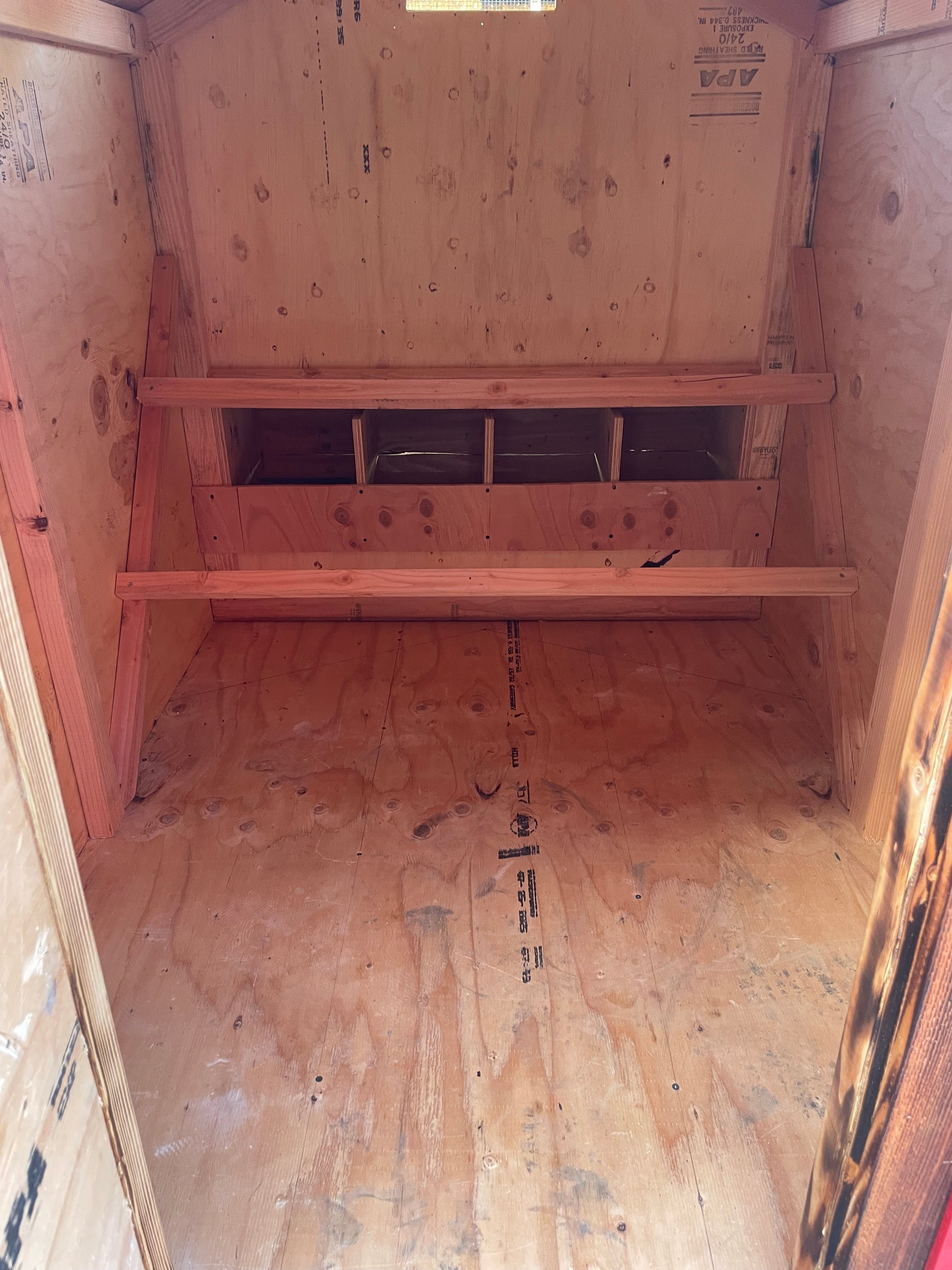 WR CHICKEN WOOD COUP BURNT WOOD 4 box w auto Door