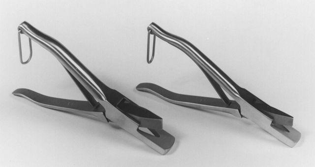 EAR NOTCHER V STYLE MD 12MM