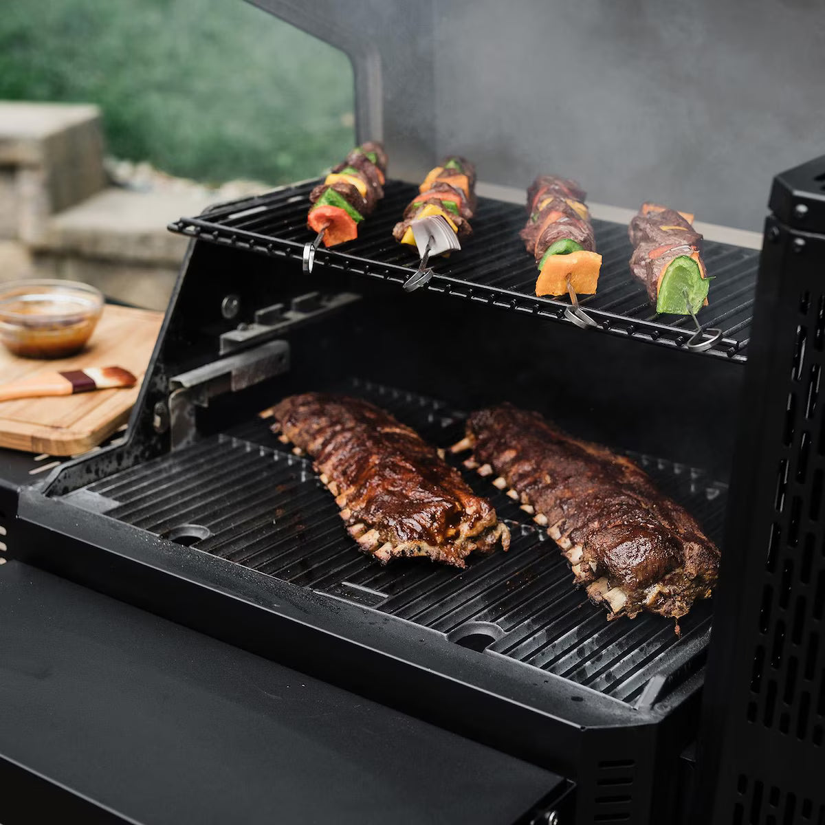 Masterbuilt Gravity Series 600 Digital Charcoal Grill + Smoker - MB20041023